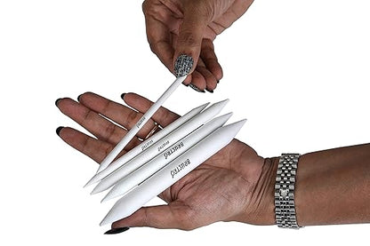 Hand holding multiple white pens with 'Gellius' branding on a white background